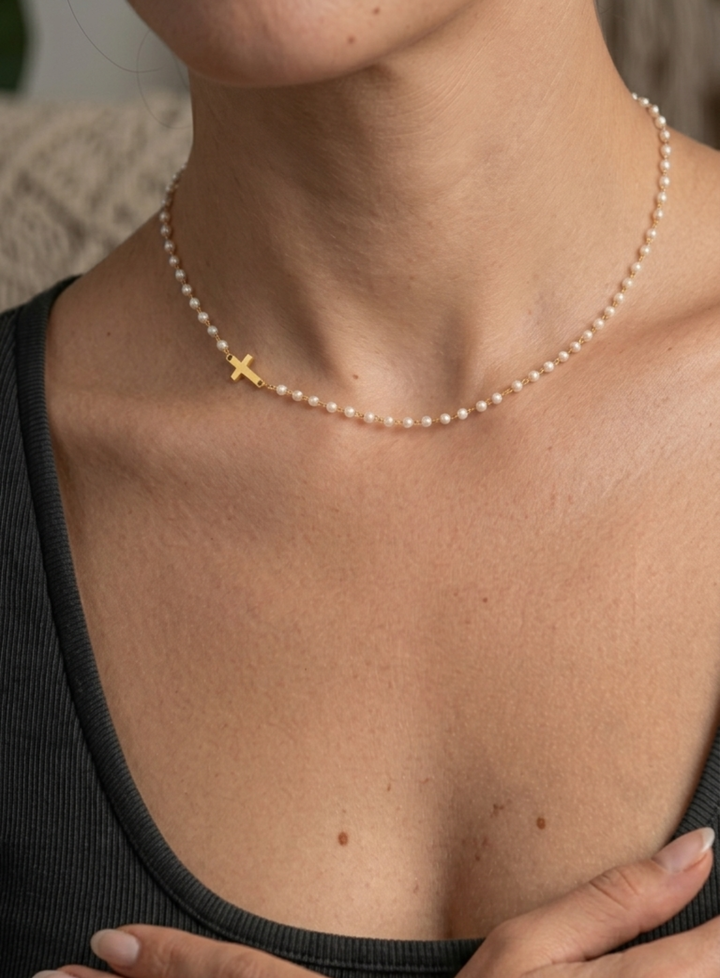 Collar con Cruz y Perlas